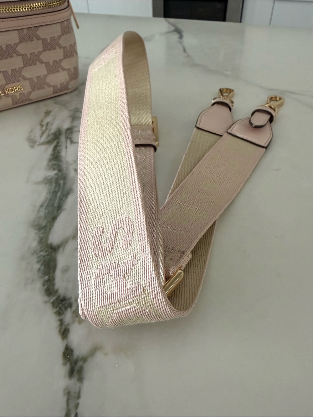 Michael Kors Light Pink Logo Vanity cosmetic bag with adjustable strap - Picture 3 of 8